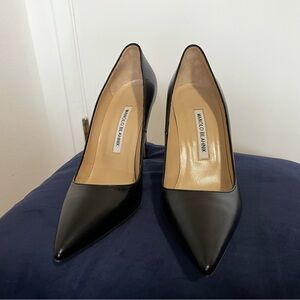 Manolo Blahnik Black Pointed Toe Leather Pumps